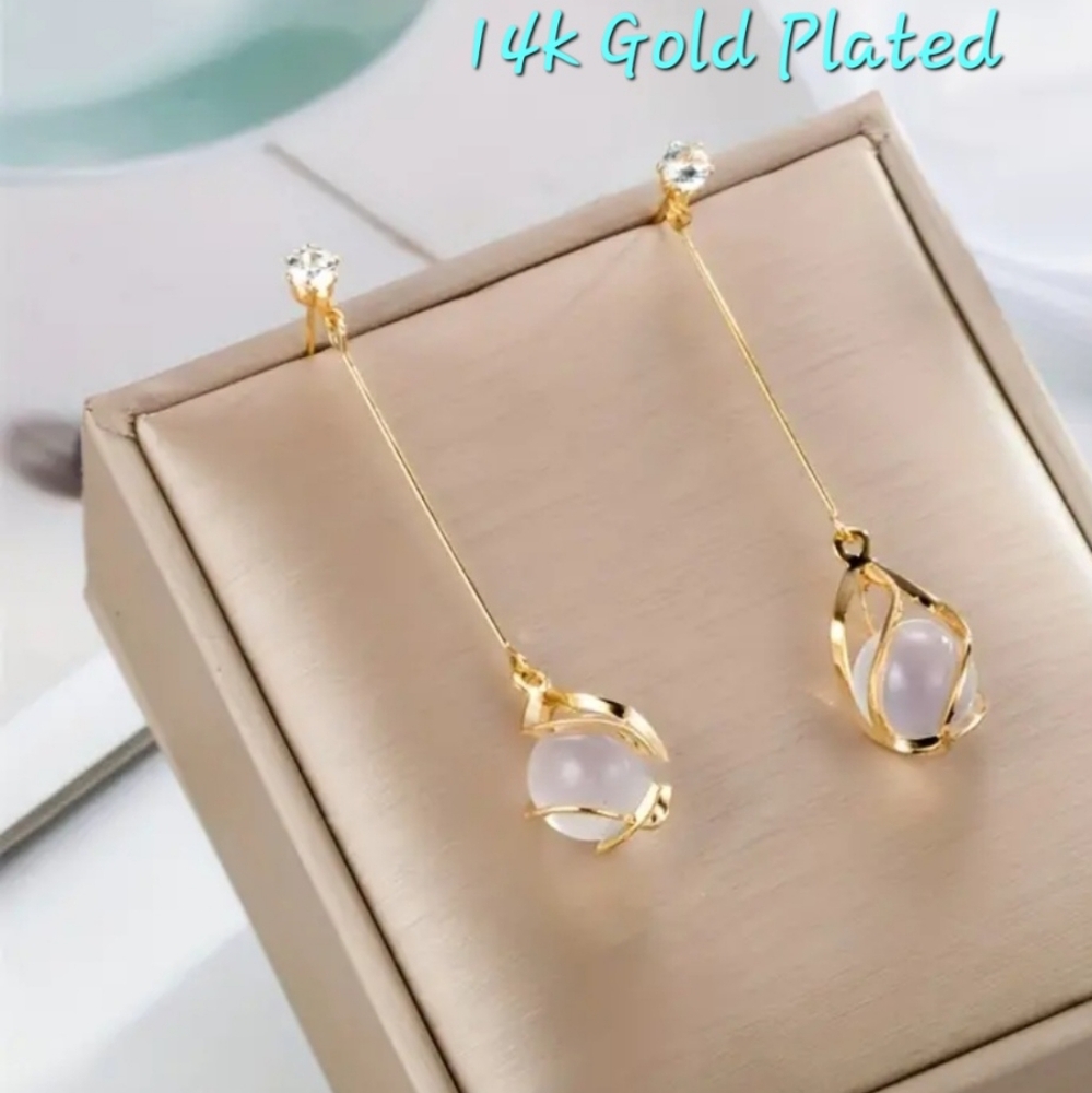 🏷SOLD. Beautiful 14k Gold and simulated opal drop earrings  New. Fast Ship.